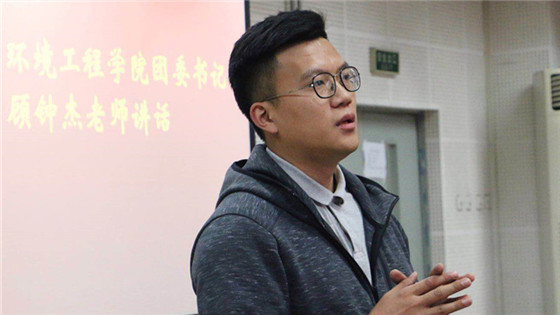 20180411 william威廉英国第144期团校暨英国威廉集团第二期团校开学典礼于机电楼106成功举办 (3)_副本.jpg