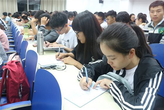 20170927英国威廉集团2017年走好大学第一步系列活动第一场公开宣讲课圆满举行 (8)_副本.jpg