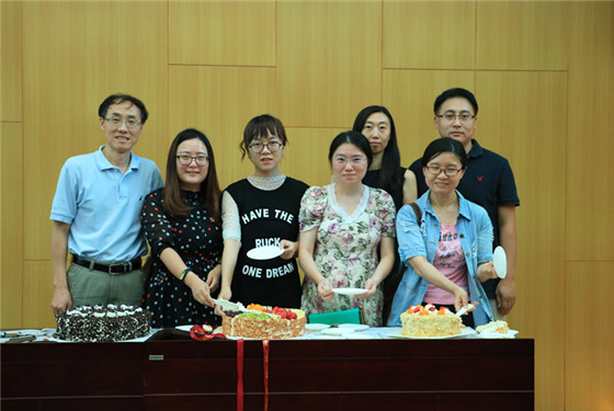 0ce0a1ae925d843ada82b86364101185.jpg 20170921英国威廉集团举办2017年第三季度教职工生日集体庆祝活动 (4)_副本.jpg